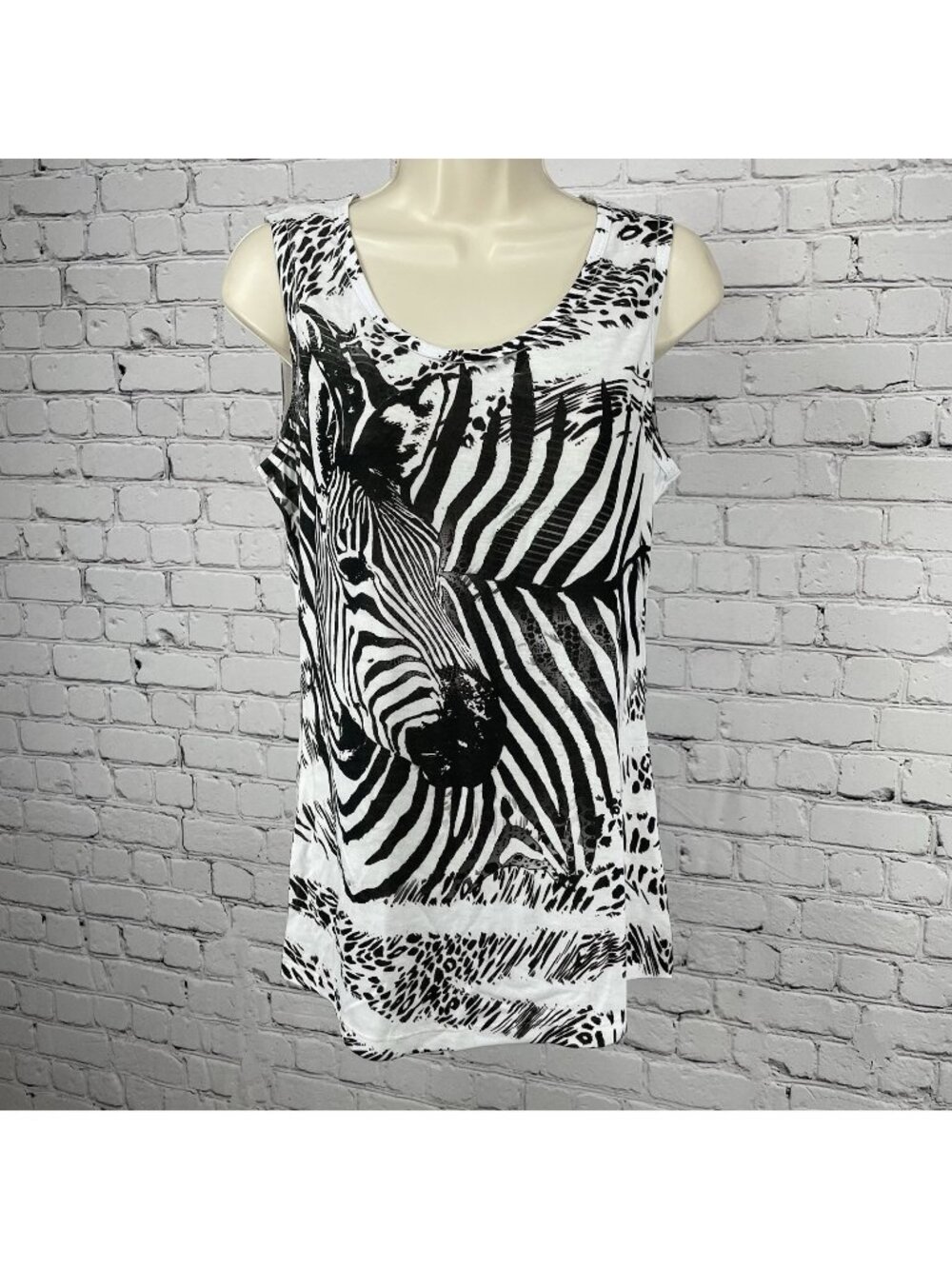 NWT San Diego Zoo White Zebra Print Lightweight Tank Top USA Made Size Medium M